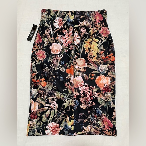 NWT New York & Company Stretch 2 Piece, size S, Floral Top Skirt - Picture 7 of 10